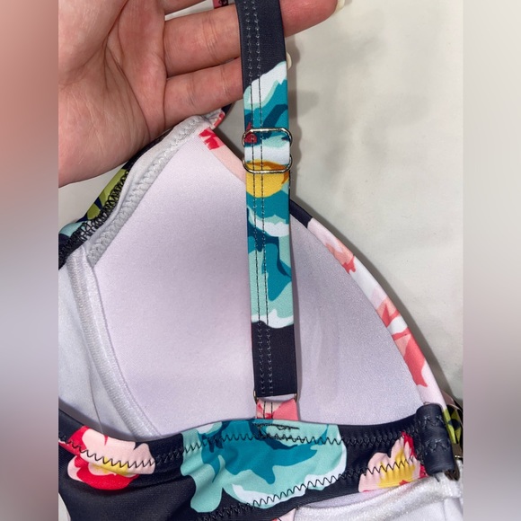 Beachsissi Floral Print Twist Front One Piece Swimsuit 🌺 - Picture 4 of 9